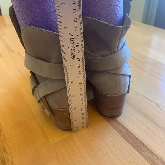 UGG taupe leather booties size 7.5 - Picture 4 of 12